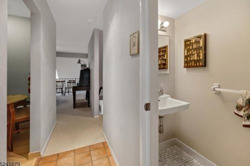 26 Concord Rd, West Milford Lakes NJ 07480-1281 exterior