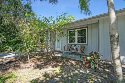5104 Sunset Blvd, Fort Pierce, FL 34982-3863