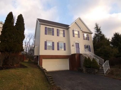 223 Oakbrook Cir, Pittsburgh PA  15220-4659 exterior