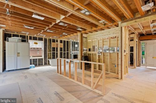 5121 Klingle St, Washington DC  20016-2654 exterior