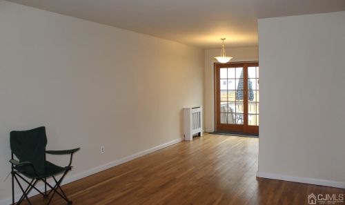 11 Roosevelt Ct, Metuchen NJ  08840-1426 exterior