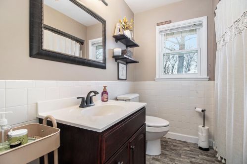 601 Elsa St, Meskegon MI 49445-3206 exterior