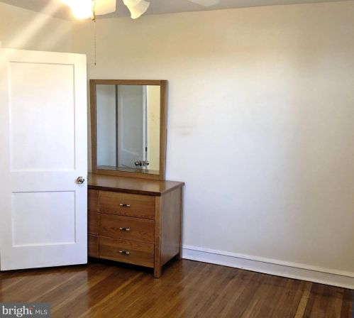 1362 Knorr St, Philadelphia PA 19111-4906 exterior