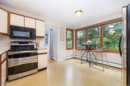 15 Indian Hl Rd, Farmington CT 06032-2816 exterior