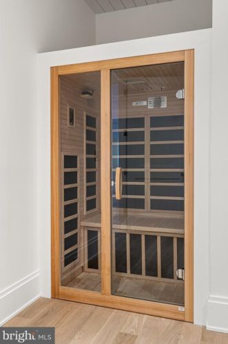 4526 Hawthorne St, Washington DC 20016-3570 exterior