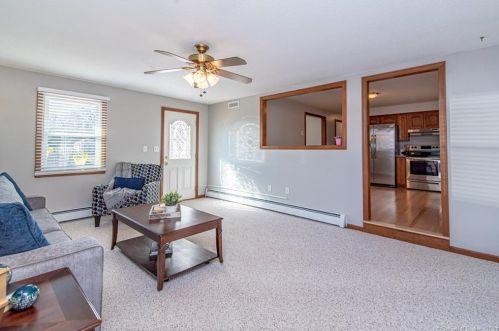 4 Celtic Ct, Enfield CT 06082-5777 exterior