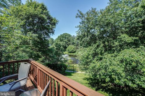 9400 Fox Hollow Dr, Rockville MD 20854-2083 exterior