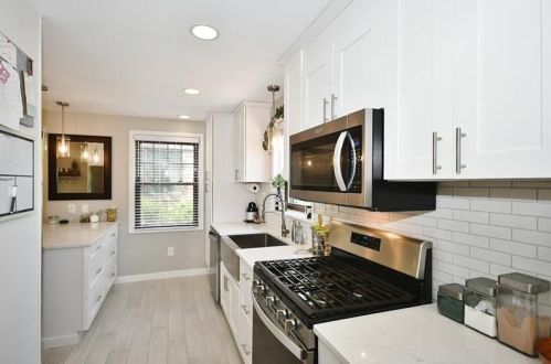 2327 Meadow Dr, Pittsburgh PA  15235-2740 exterior