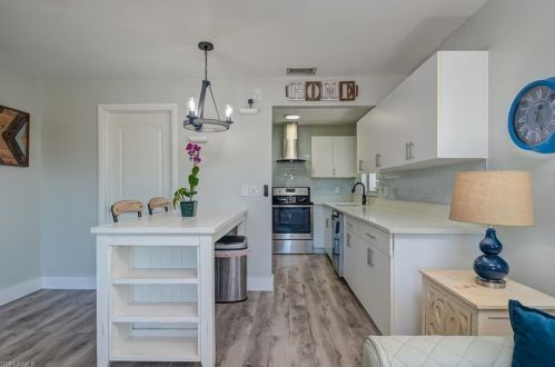 709 99 Ave, Naples FL 34108-2231 exterior