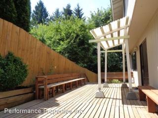 9818 6th Ave, Portland OR  97219-6543 exterior