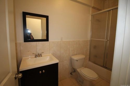 2029 Daly Ave, Bronx NY 10460-2834 exterior