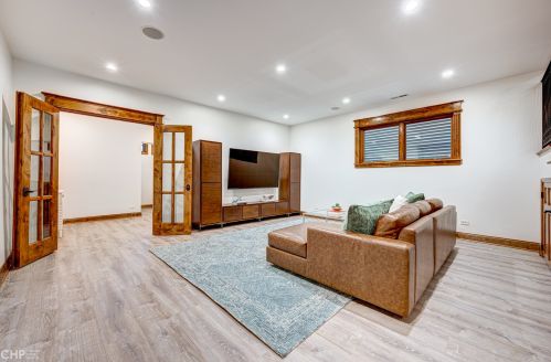 2732 Marshfield Ave, Chicago IL 60614-1016 exterior