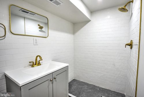 1107 52 St, Philadelphia PA 19143-4217 exterior