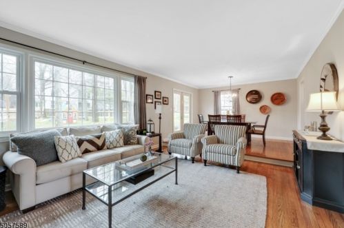 8 Sutton Dr, Berkeley Heights, NJ 07922-2513