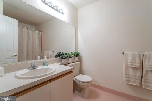 1310 Foxmeadow Dr, Limerick PA 19468-1556 exterior