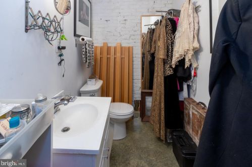 829 Catharine St, Philadelphia PA 19147-2716 exterior