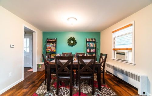 166 Giddings Ave, Windsor CT 06095-3744 exterior