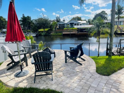 721 Calmoso Dr, Fort Pierce FL 34983-2208 exterior