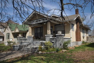 705 4th St, Monett, MO 65708-1708