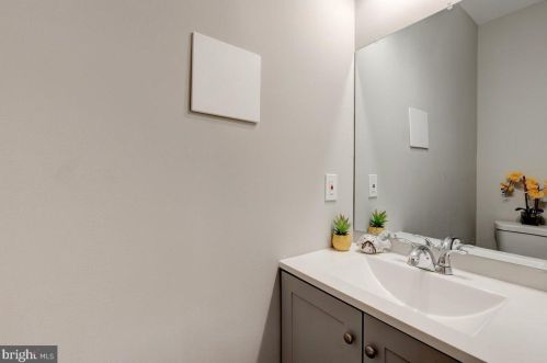 1818 L St, Washington DC 20002-3024 exterior