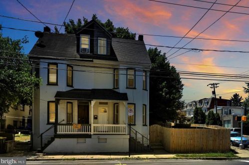 704 Walnut St, Lancaster PA  17602-2435 exterior