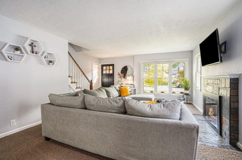 2305 Riverside Dr, Grand Rapids MI 49505-4075 exterior