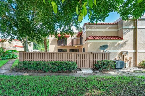 8201 Thames Blvd, Boca Raton, FL 33433-8306