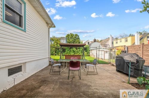 265 James Pl, Iselin NJ 08830-1226 exterior