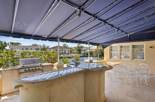 4912 Andros Dr, Tampa FL 33629-4802 exterior