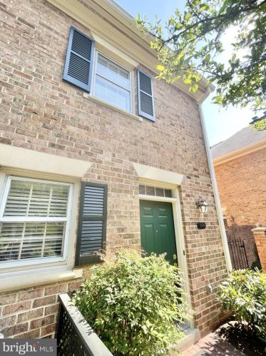 994 Royal St, Alexandria, VA 22314-4343