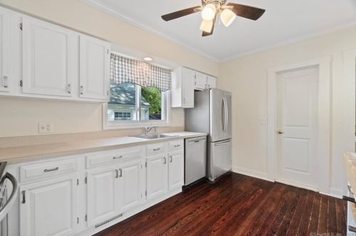 625 Naugatuck Ave, Milford CT 06461-4061 exterior