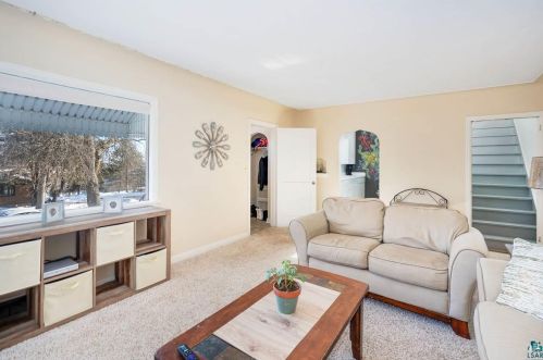 1 10 St, Duluth MN 55806-1227 exterior