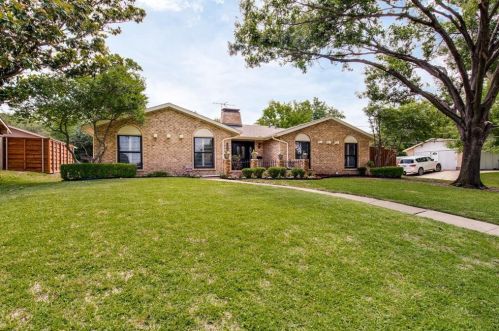 12304 Cedar Bend Dr, Dallas TX  75244-7009 exterior