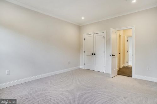 6811 Dillon Ave, Mc Lean VA 22101-4401 exterior