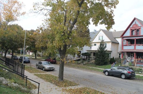 2813 Juneau Ave, Milwaukee, WI 53208-2922