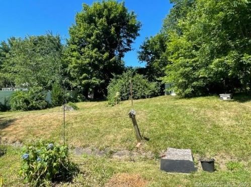 81 Wharton Brook Dr, Wallingford CT 06492-4838 exterior