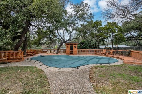 9335 Gloxinia Dr, San Antonio TX 78266-2530 exterior