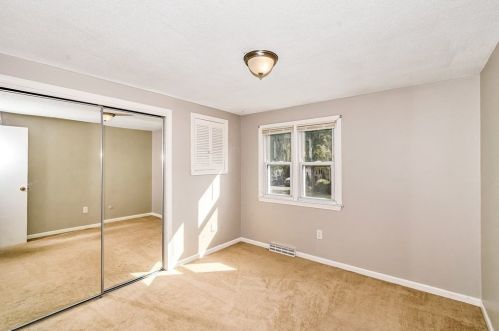 128 Tallyho Dr, Springfield MA  01118-1944 exterior