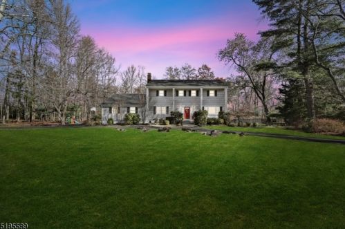 1501 Ashbrook Dr, Scotch Plains, NJ 07076-2801