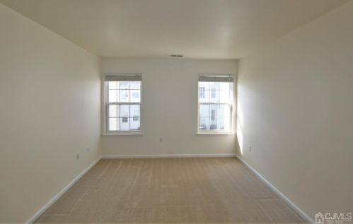 607 Evergreen Ct, New Brunswick NJ 08902-2337 exterior