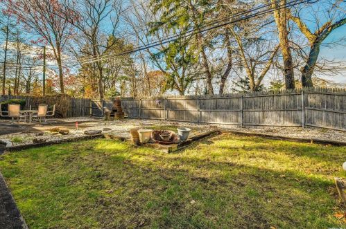 57 Arcadia Dr, Huntington Station NY 11746-6935 exterior