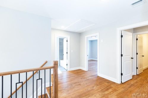 20 Linden Ave, Edison NJ 08817-3208 exterior