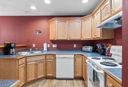 3 Cabernet Dr, Concord, NH 03303-1038