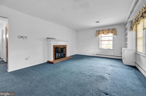 214 Charles St, Hanover PA 17331-2204 exterior