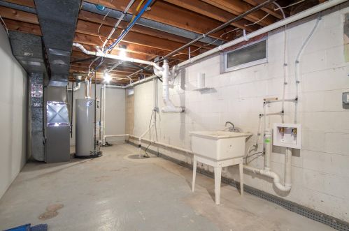 2245 Emens Dr, Meskegon MI  49444-4461 exterior