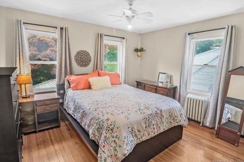 8 Broadview Ter, Norwalk CT 06851-3907 exterior