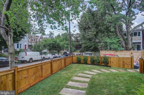 2440 Huidekoper Pl, Washington DC  20007-1826 exterior