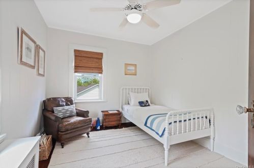 35 Wilson Ave, Valhalla NY 10595-2026 exterior