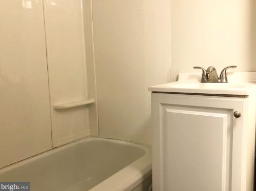 1152 Lower Fry Rd, Trenton NJ 08618-1831 exterior