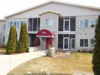 1 Cherokee Cir, Madison, WI 53704-8486